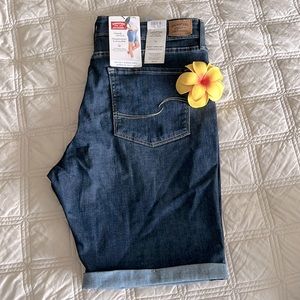 LEVI STRAUSS SIGNATURE MID RISE BERMUDA SHORTS NWT